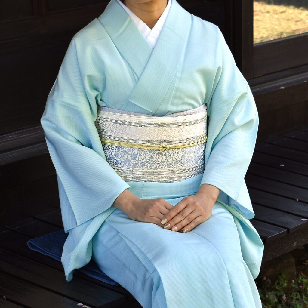 [名古屋帯](夏/単衣)博多織 黒木織物 謹製
小唐花 本場筑前博多織 八寸帯 正絹 日本製(商品番号:18739)